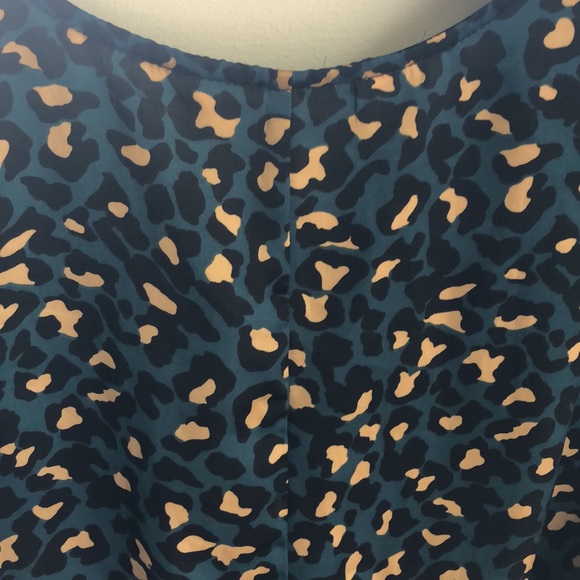 BCBGeneration leopard print bell sleeve wrap blouse size small - Picture 11 of 11